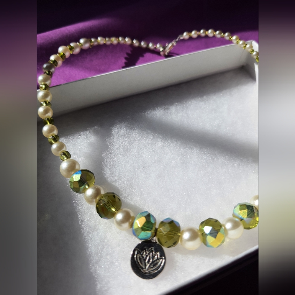 Faux Pearl necklace in Green With Lotus Charm